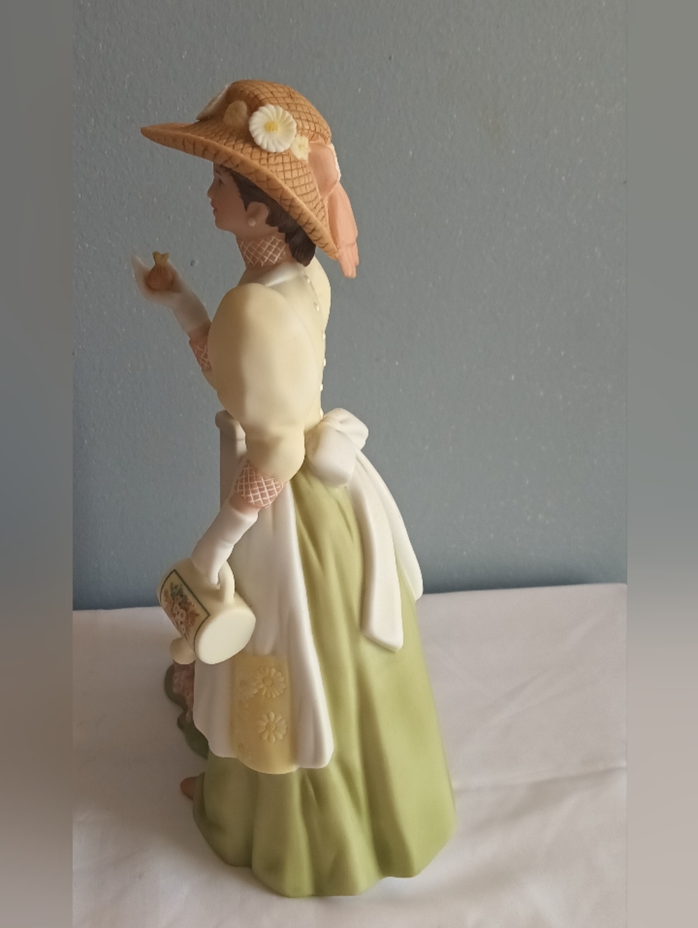 𝐀𝐕𝐎𝐍 𝐌𝐫𝐬.𝐀𝐥𝐛𝐞𝐞 𝟐𝟎𝟎𝟖 𝐓𝐞𝐧𝐝𝐢𝐧𝐠 𝐇𝐞𝐫 𝐆𝐚𝐫𝐝𝐞𝐧 𝐅𝐢𝐠𝐮 - Picture 6 of 17